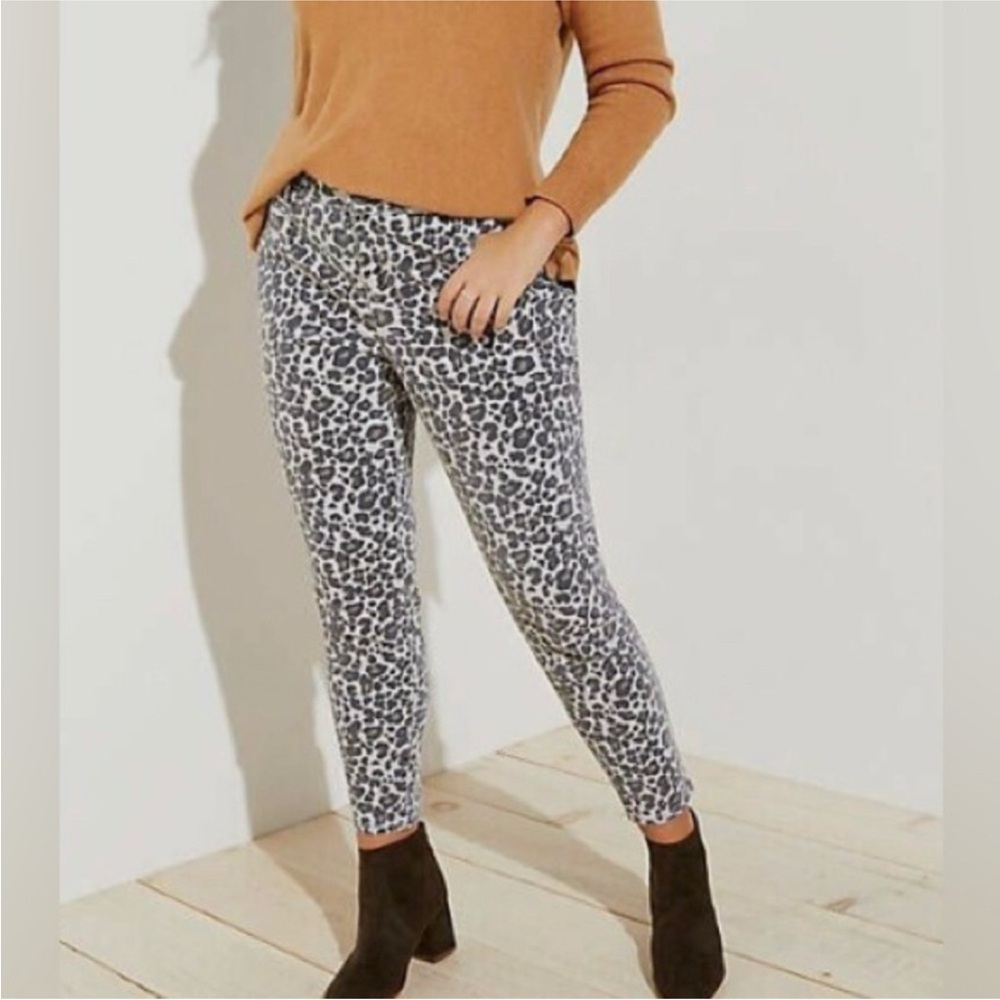 Black and Gray Animal Print  Cropped Ankle Pants with Stretchy Fit